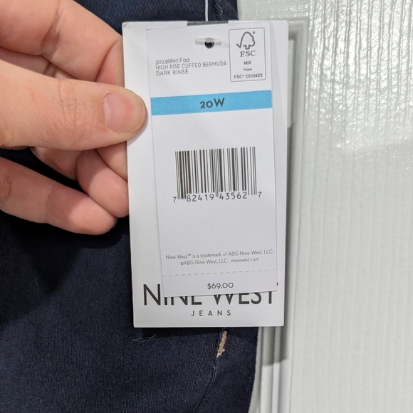 NWT Nine West Dark Wash High Rise Cuffed Bermuda Shorts in Size 20W - Picture 6 of 11